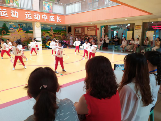 渝中區分校組織學前教育專業學生到幼兒園觀摩學習