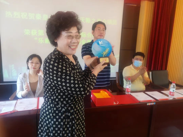 秦皇島開大舉行老年開放大學開學典禮暨合唱團頒獎儀式