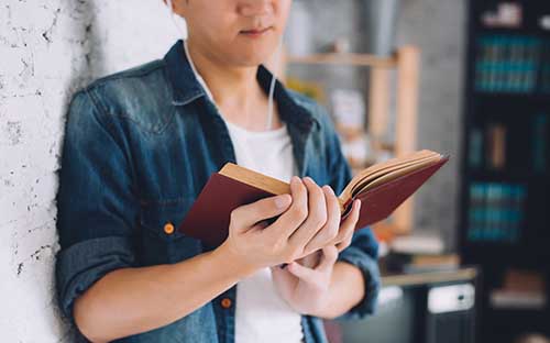 成人高考從什么時候開始實行？