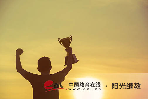 成人高考現場確認需要本人去嗎？需要哪些材料？