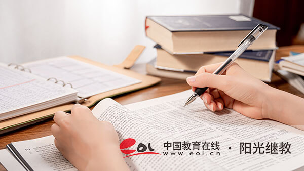 成人高考報名英語專業有哪些要求？需要哪些資料？