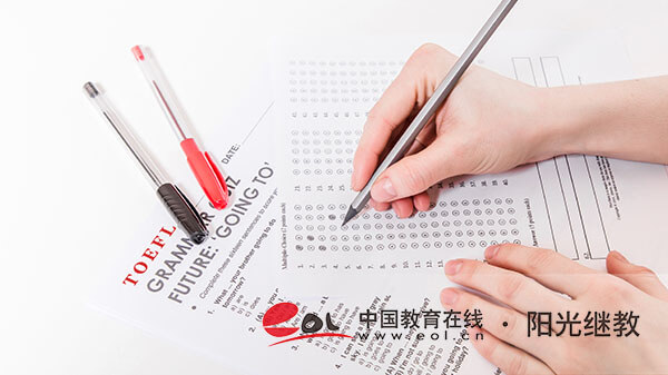報名成人高考該怎么選擇院校？如何選專業？