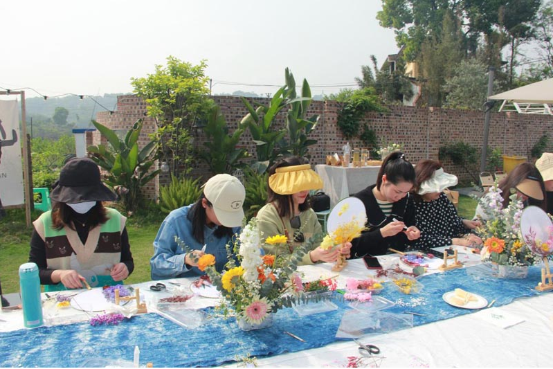 瀘州開放大學開展 “花開新時代 最美巾幗紅”三八婦女節慶祝活動