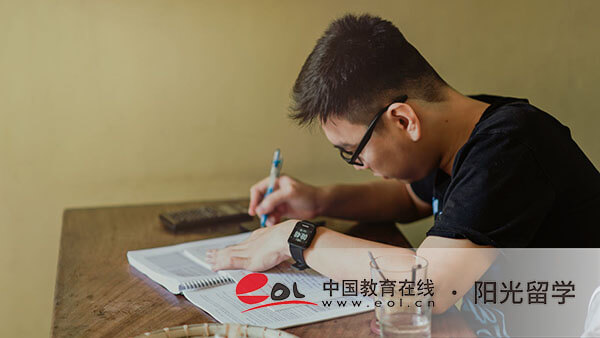 英國生成藝術專業本科留學費用多少錢